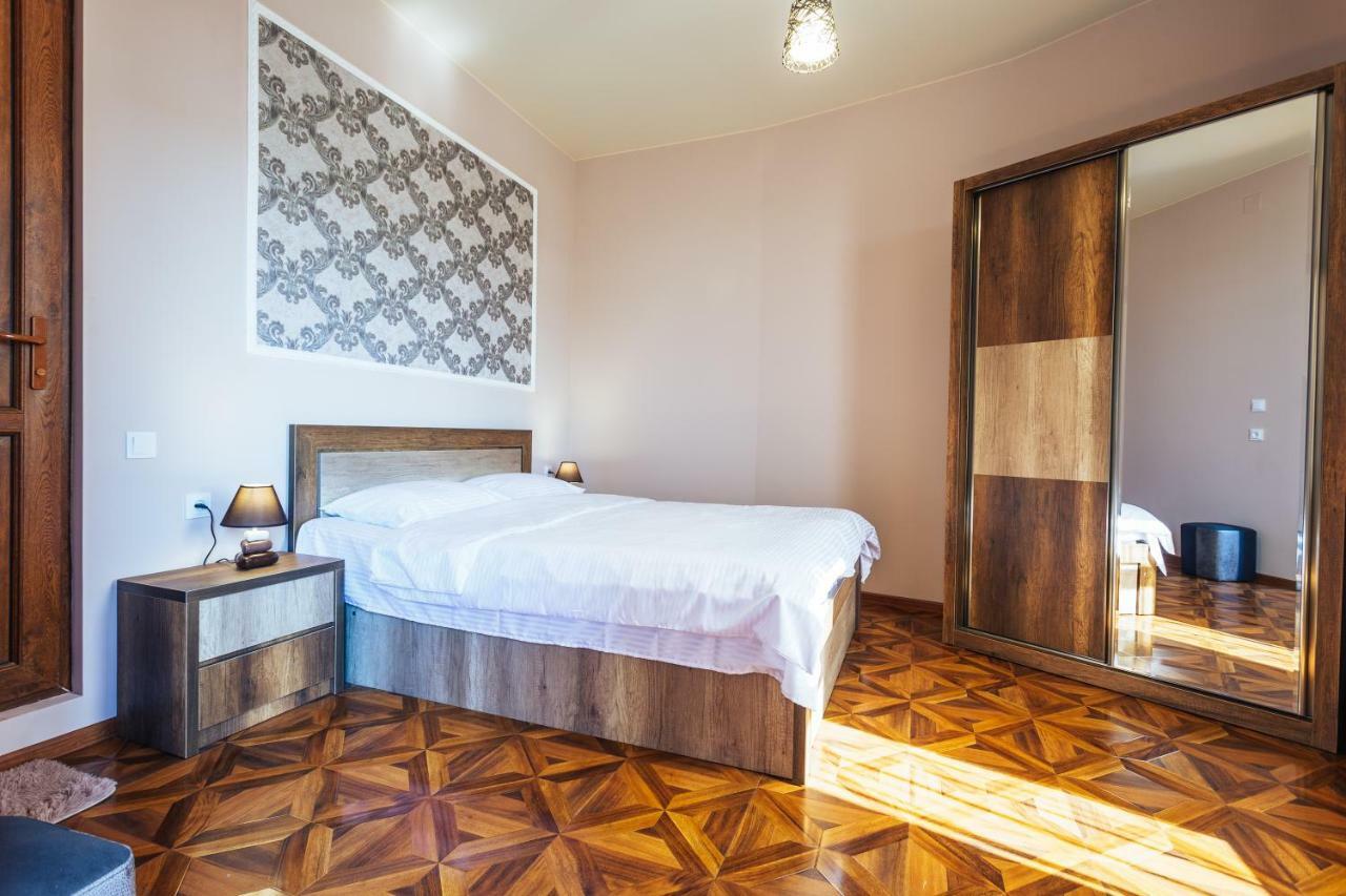 Memory House Hotel Кутаиси Екстериор снимка