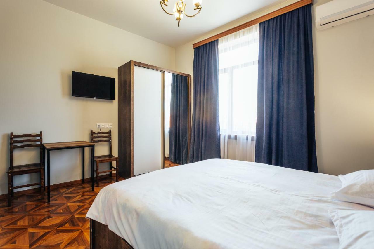 Memory House Hotel Кутаиси Екстериор снимка