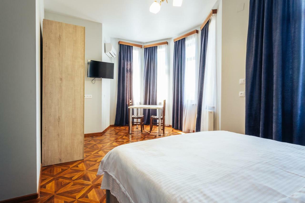 Memory House Hotel Кутаиси Екстериор снимка