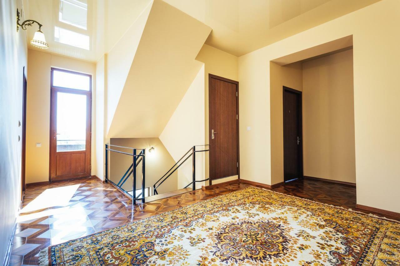 Memory House Hotel Кутаиси Екстериор снимка